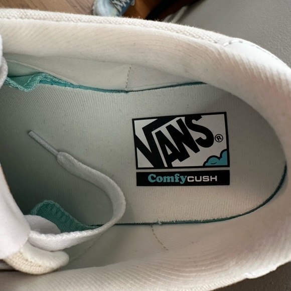 Vans - Picture 2 of 6